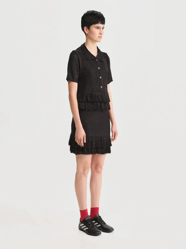 Blusa Juju Negra de lado derecho