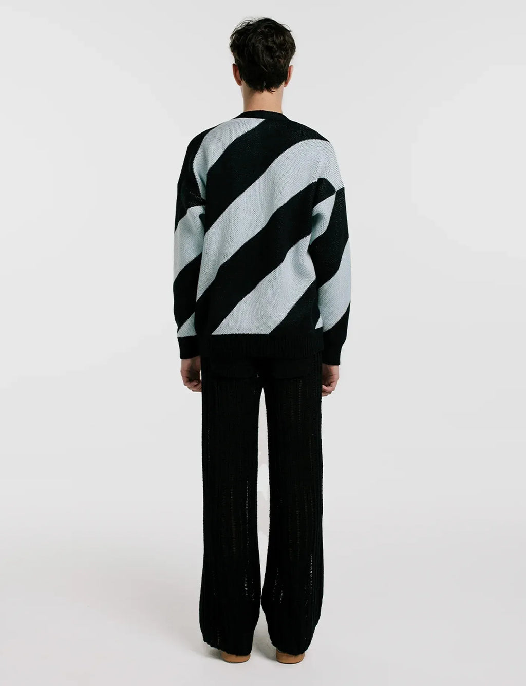 Cardigan Diagonal Hombre foto de espalda