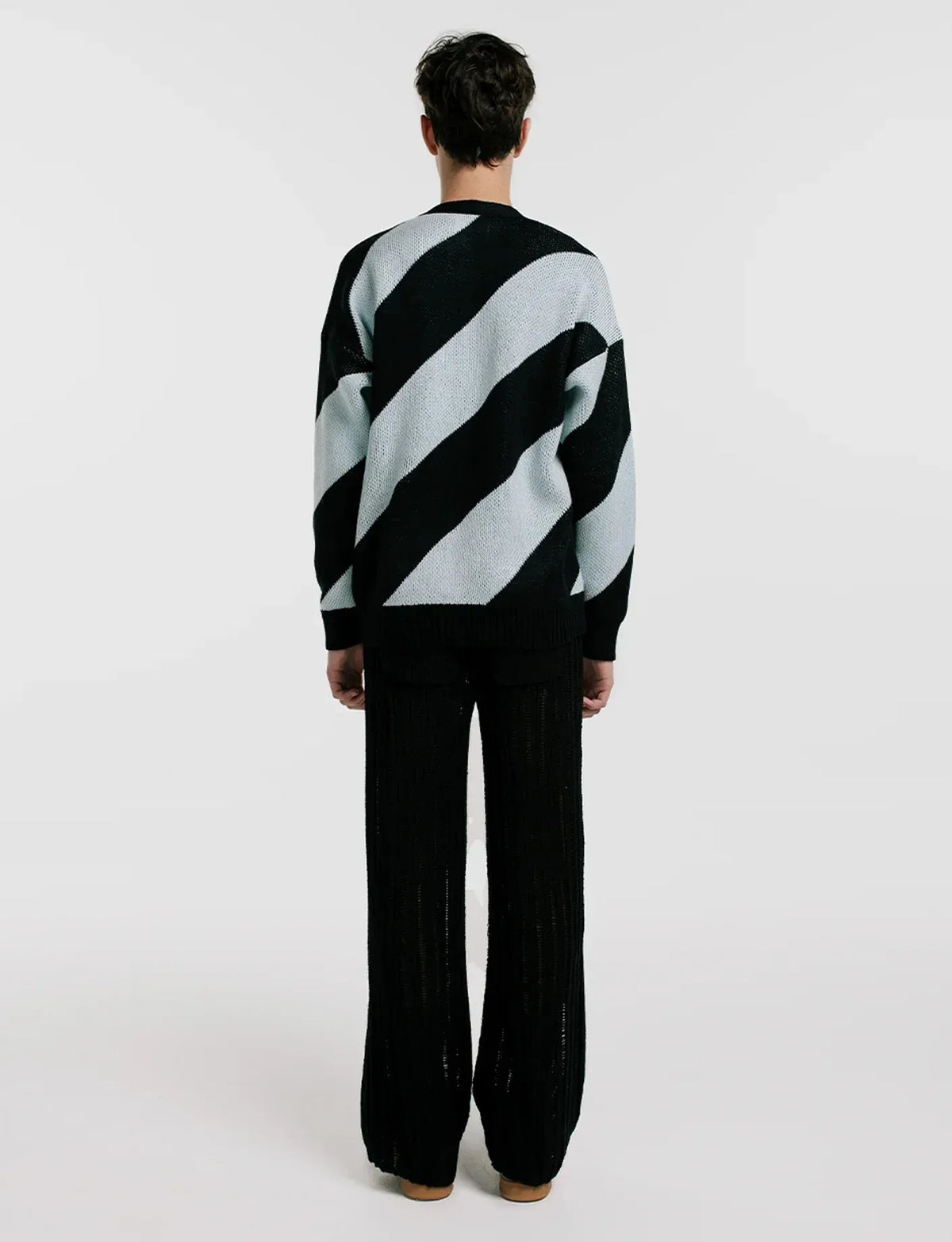 Cardigan Diagonal Hombre foto de espalda